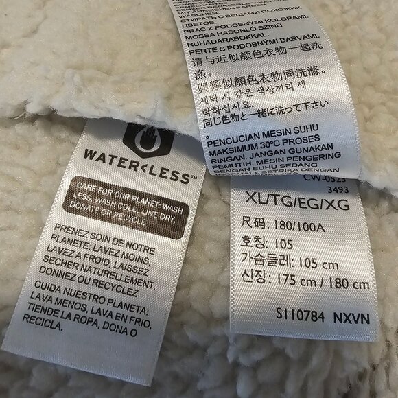 !!!NWT!!! Men’s Levi Reversible Denim and Sherpa Vest, XL - Picture 8 of 9